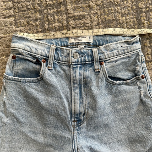 Abercrombie Curve Love Ultra High Rise 90's Straight Jean - Picture 6 of 10